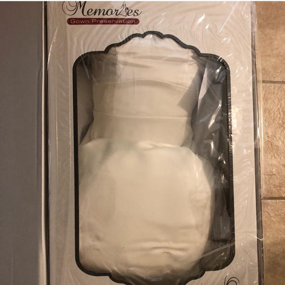 BHLDN Loretta Wedding Gown - Picture 11 of 12